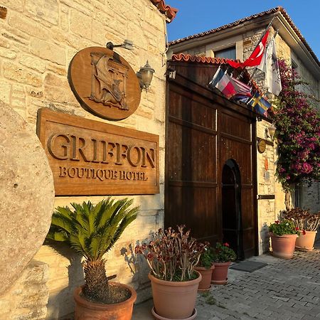Griffon Hotel Yenifoca Ngoại thất bức ảnh