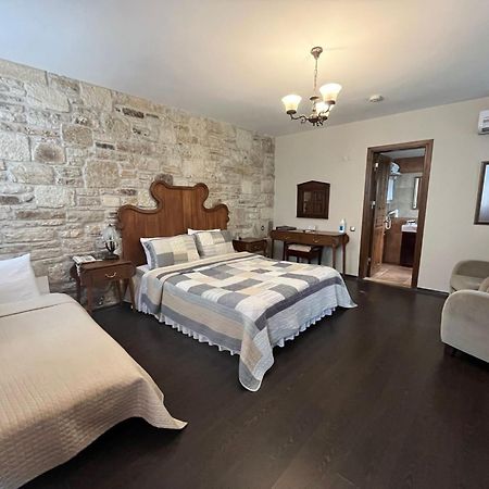 Griffon Hotel Yenifoca Ngoại thất bức ảnh