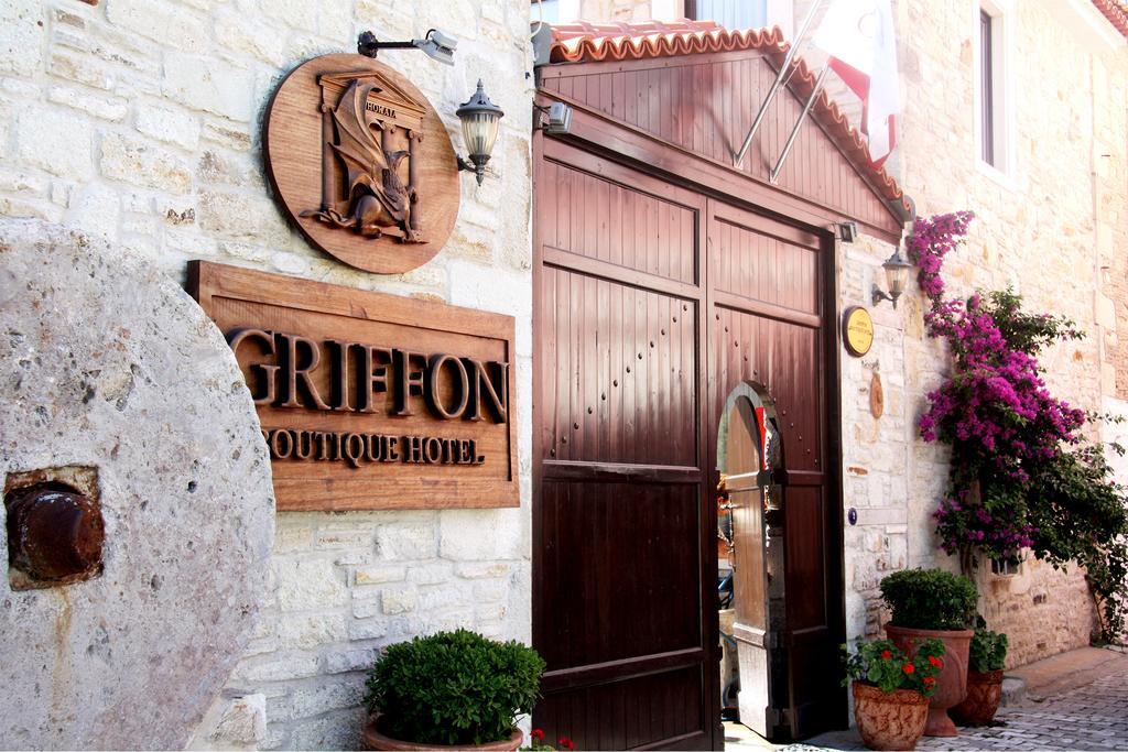 Griffon Hotel Yenifoca Ngoại thất bức ảnh