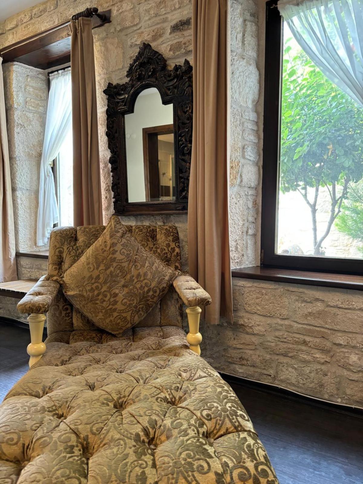 Griffon Hotel Yenifoca Ngoại thất bức ảnh