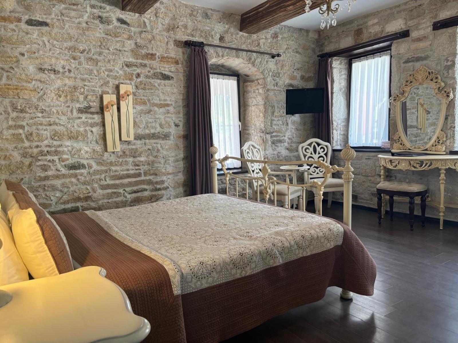 Griffon Hotel Yenifoca Ngoại thất bức ảnh