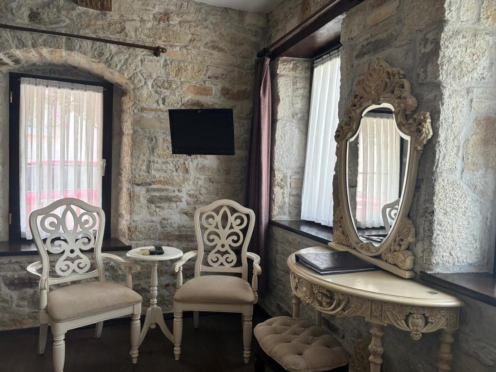 Griffon Hotel Yenifoca Ngoại thất bức ảnh