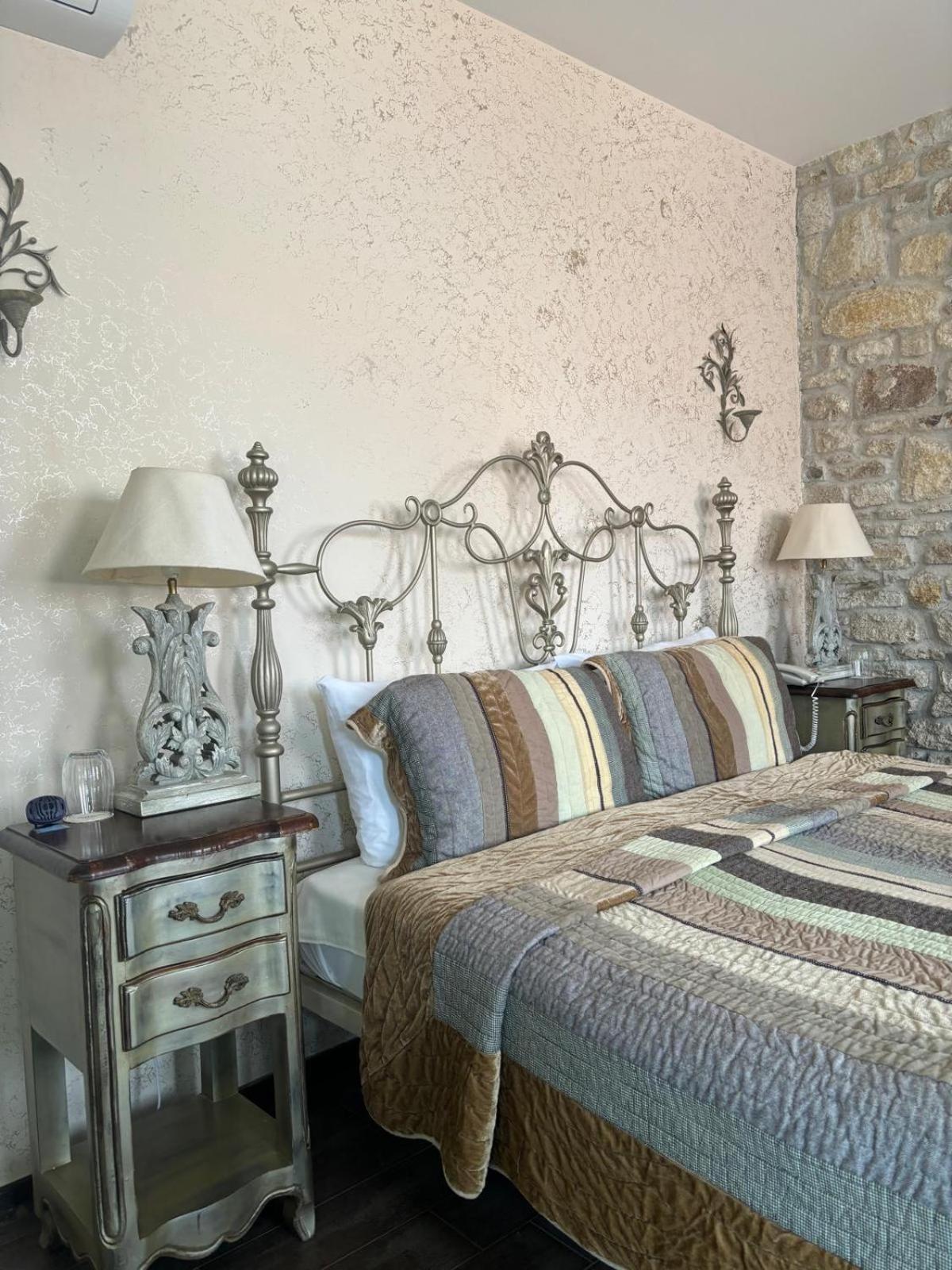 Griffon Hotel Yenifoca Ngoại thất bức ảnh