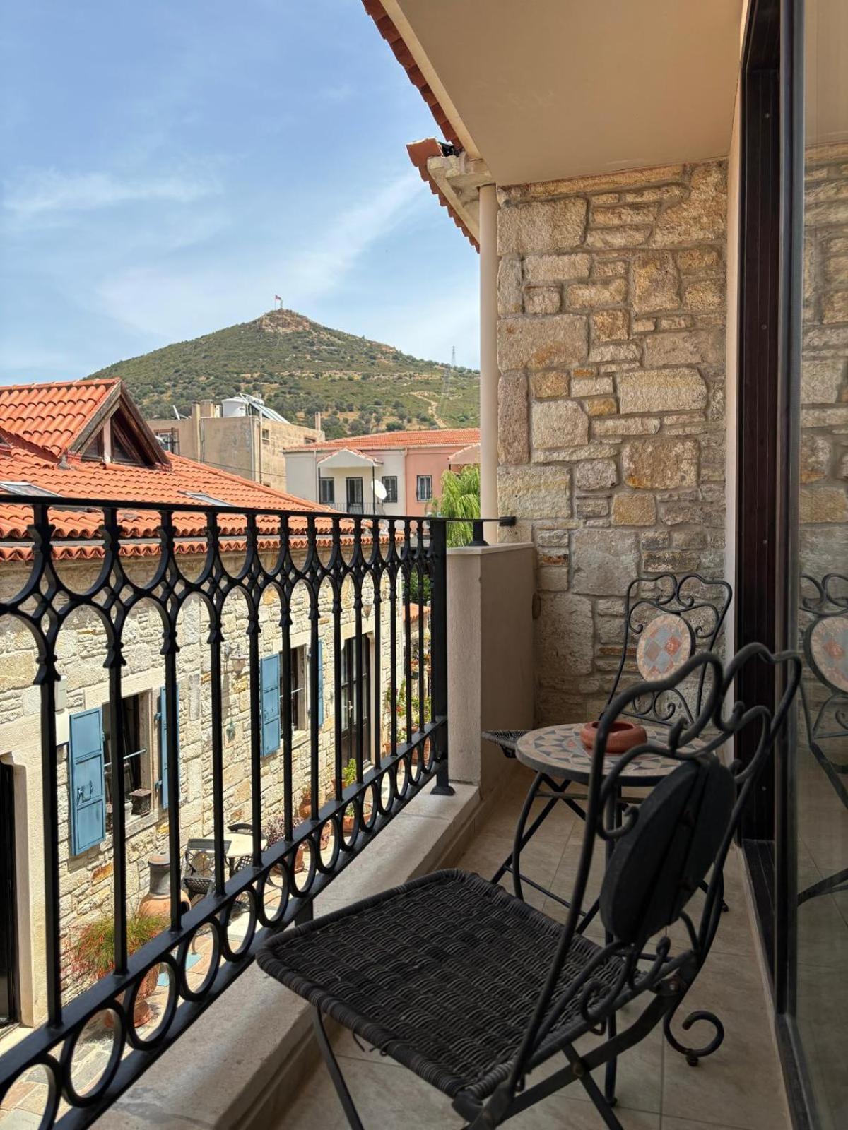 Griffon Hotel Yenifoca Ngoại thất bức ảnh