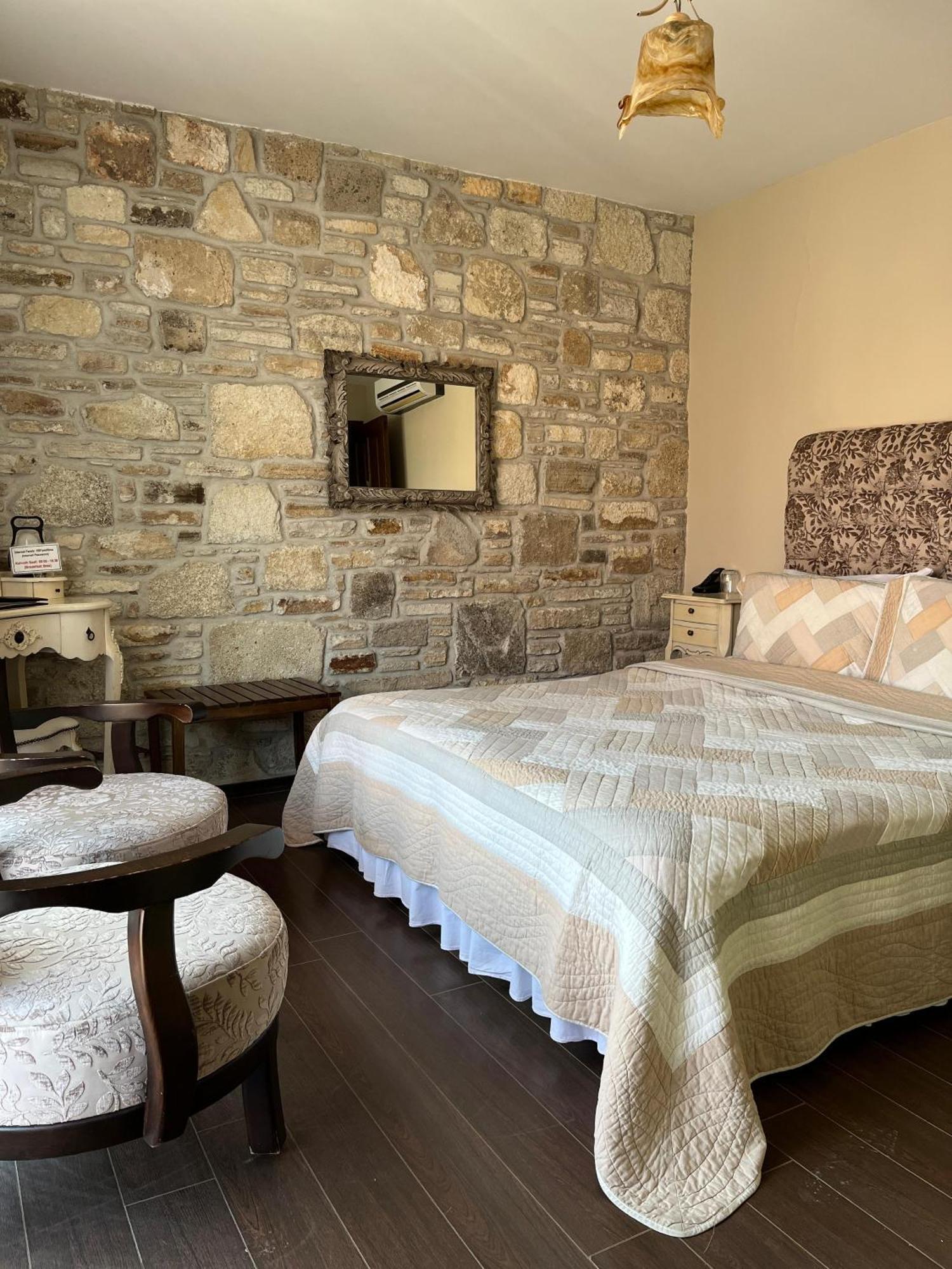 Griffon Hotel Yenifoca Ngoại thất bức ảnh