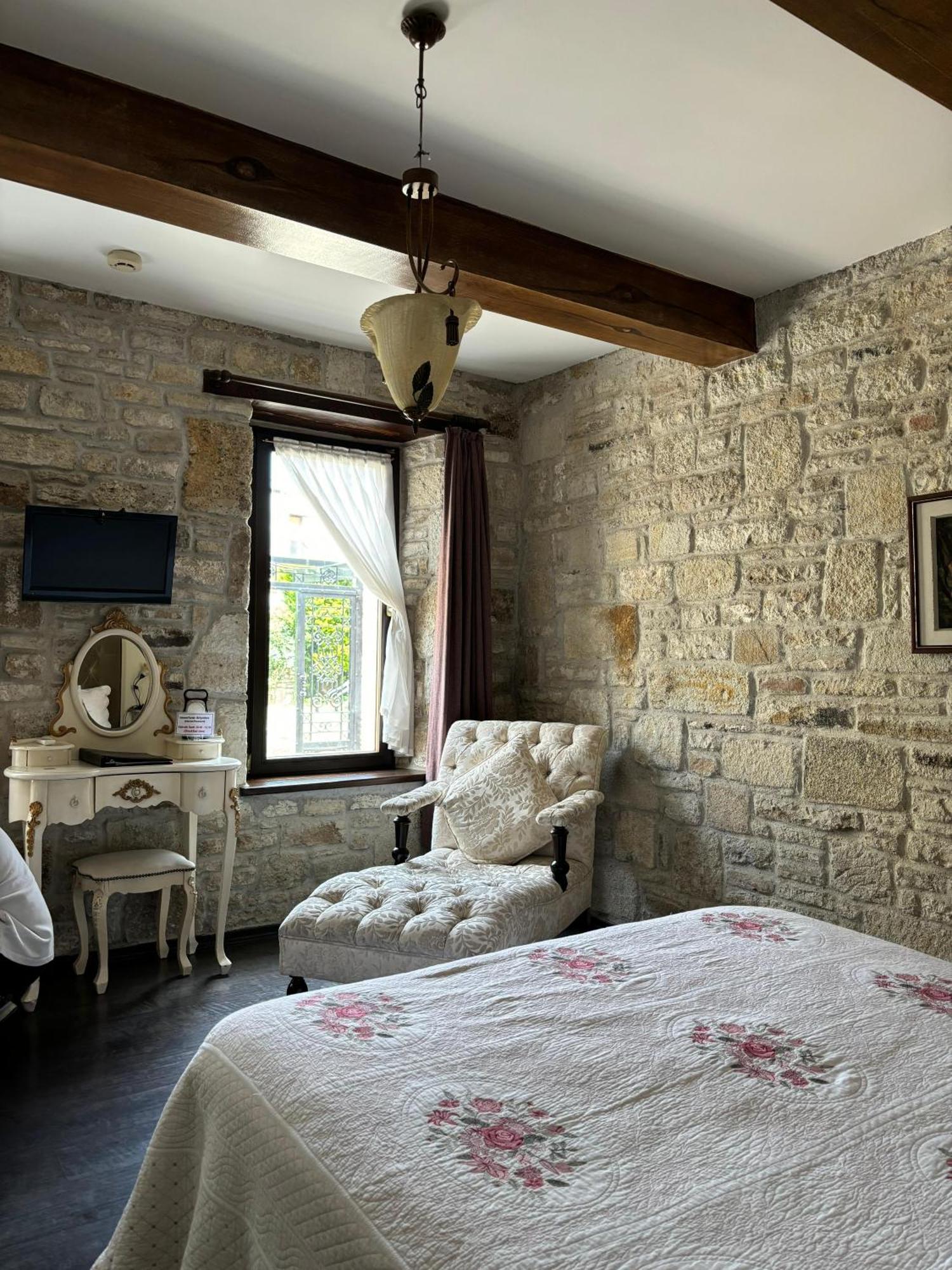 Griffon Hotel Yenifoca Ngoại thất bức ảnh