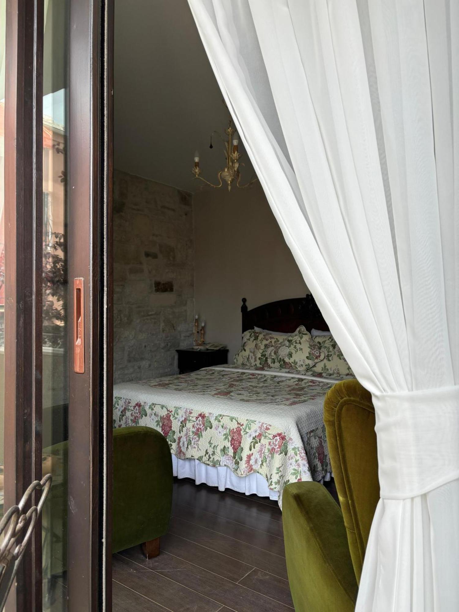 Griffon Hotel Yenifoca Ngoại thất bức ảnh